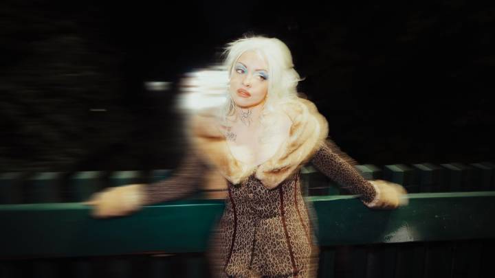 Femme Fatale de Mon Laferte: la oscuridad como territorio de libertad