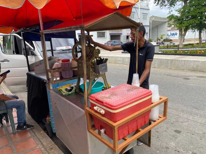La tradición del «raspado» no pasa de moda en San Mateo