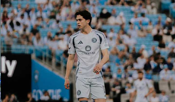 ¡Se lo pueden ganar! Monterrey se adelanta a Chivas y lanza oferta por Brian Gutiérrez