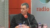Pedro Sánchez acude a Radio 3 con «look» roquero: «Me reservé una hora para escuchar el disco de Rosalía»