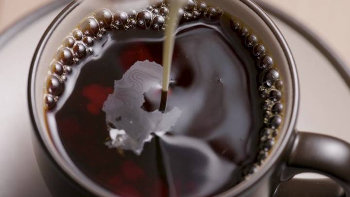 El café podría proteger contra las arritmias cardíacas, revela estudio