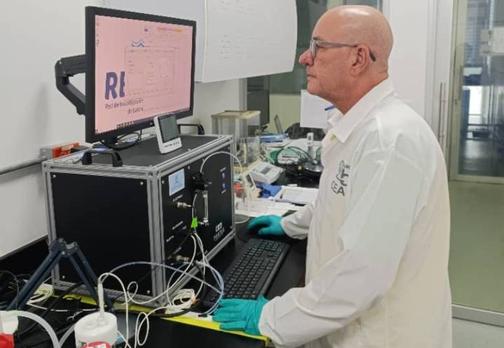 Especialista cubano asiste a entrenamiento sobre carbonatos en el mar