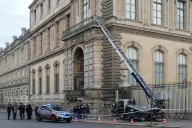 Una auditoría del 2018 identificó el balcón del Louvre como "uno de los puntos de mayor vulnerabilidad" del museo y sugirió que podría alcanzarse con una carretilla elevadora