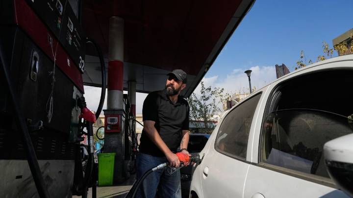 Iran adds new gasoline price tier starting in December