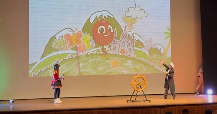 El canal regional Telecafé presentó su nueva mascota: Beto Cafeto debutó en el Teatro Los Fundadores