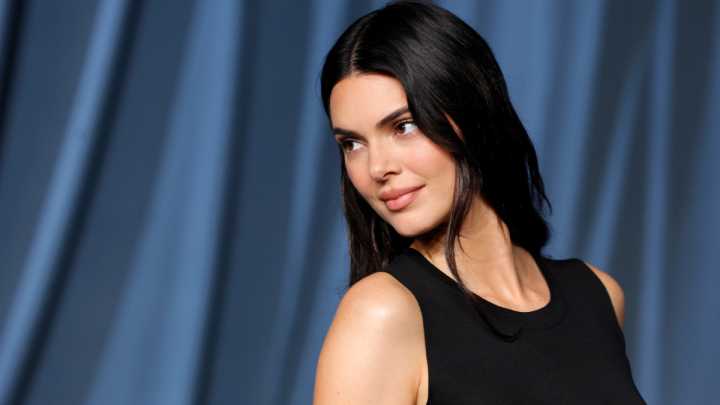 Kendall Jenner recibe los 30 años con el corte de pelo antiedad que todas queremos este invierno 2025