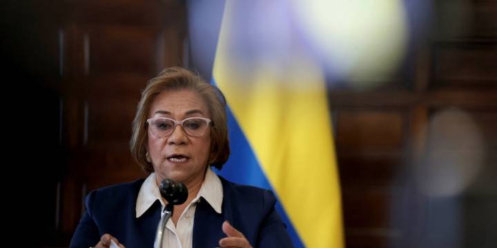 Periodista desmintió a la canciller Rosa Villavicencio, quien aseguró que nunca dijo que había un plan para que Maduro abandone el poder: “Publicamos sus palabras”