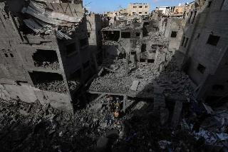 Suben a 238 los palestinos muertos por ataques israelíes desde el alto al fuego