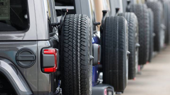 Chrysler retira vehículos Jeep híbridos por batería defectuosa