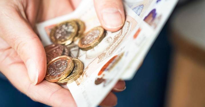 'I gave £100 to my daughter, 10, and what she did stunned me'