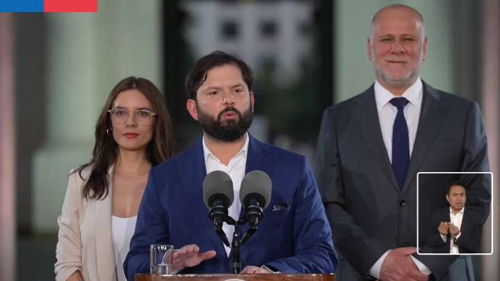 Presidente Boric felicita a Jara y Kast, y pide "honestidad, probidad y vocación de servicio"