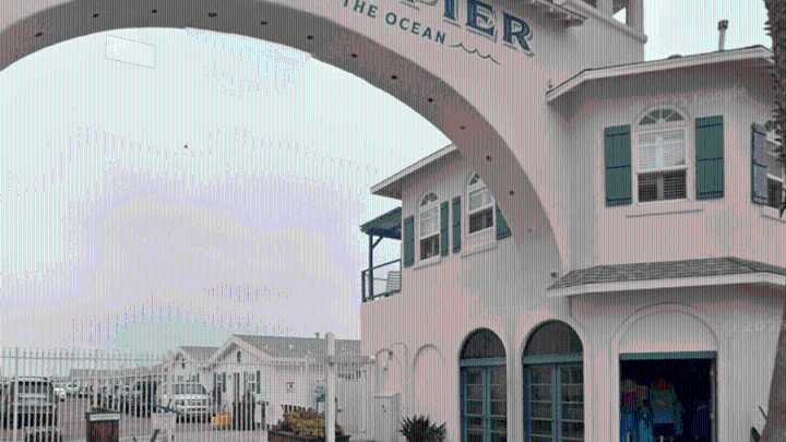 DUI driver in Pacific Beach plows through Crystal Pier’s large metal gate: SDPD