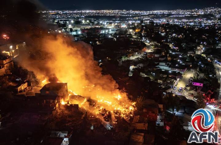 Ardieron ocho viviendas esta madrugada en la colonia Reforma