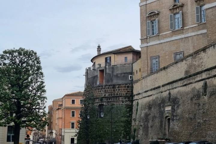 Vatican bank reinstates couple fired for violating prohibition on married employees