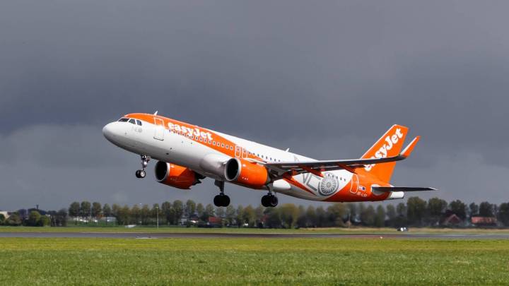 easyJet Marks 30th Anniversary: 30-Year-Old Crew Operates Flight On Inaugural Route