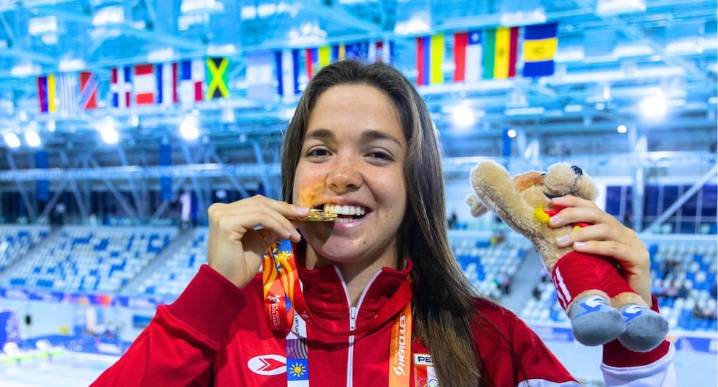 Juegos Bolivarianos 2025: Peruana Rafaela Fernandini consigue medalla de oro en natación