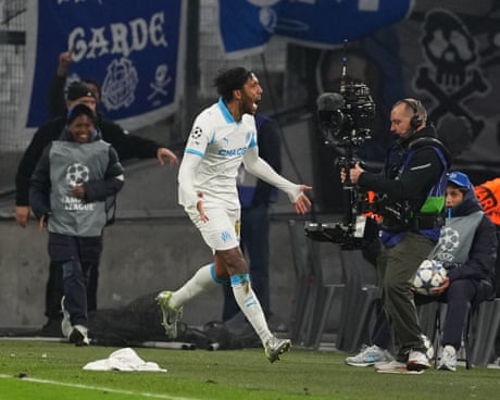 Aubameyang fires Marseille to win as Newcastle fail to heed Howe’s warning