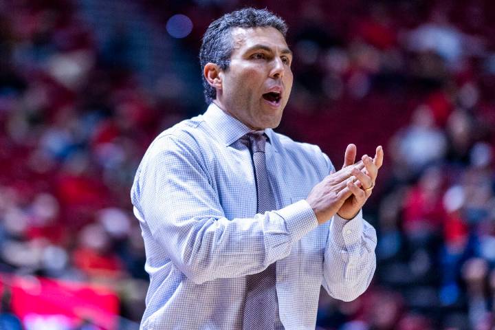 UNLV basketball blows out Memphis in Josh Pastner’s return
