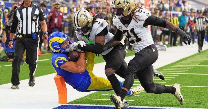 Matthew Stafford hits Davante Adams with 2 of his 4 TD passes while the Rams rout the Saints, 34