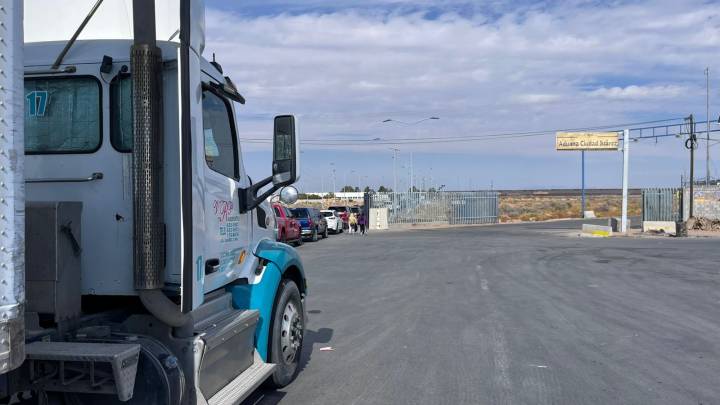 Amplían horarios en aduana estadounidense para desfogar carga atorada en cruces