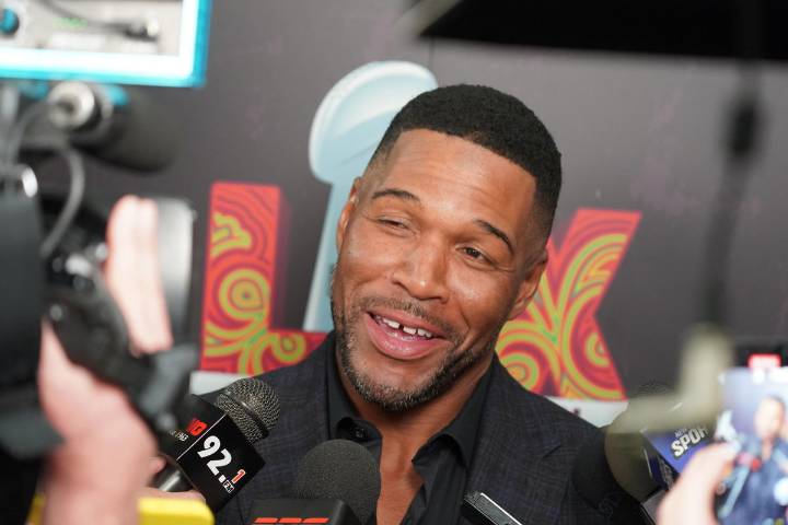 Michael Strahan Makes Personal Announcement on Veterans Day as Brett Favre & Rob Gronkowski Celebrate Discover Michael Strahan’s heartfelt Veterans Day tribute and how legends Brett Favre and Rob Gron