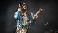 Lenny Kravitz reveló que una fan le arrancó cuatro rastas de su cabeza en pleno show