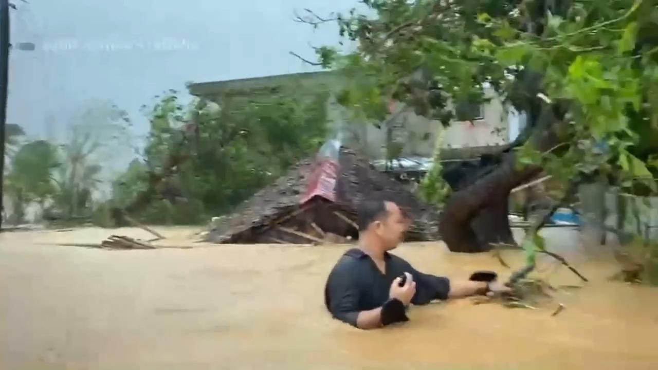 Typhoon Fung-wong blows away from the Philippines, leaving 2 dead and 1.4 million displaced