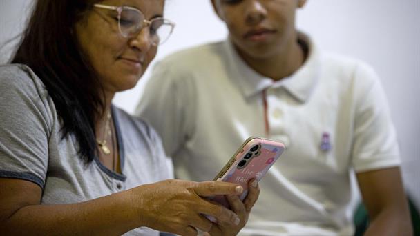 Microseguros digitales buscan proteger a trabajadores informales en Latinoamérica