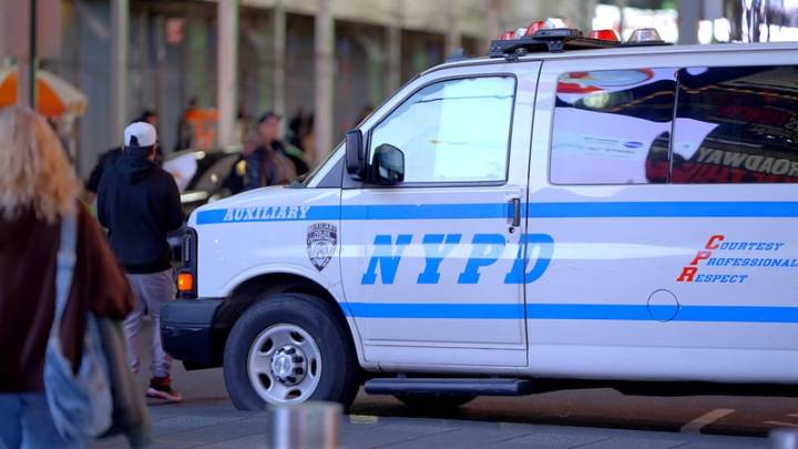 NYPD officer shot in face during Brownsville standoff, suspect found dead