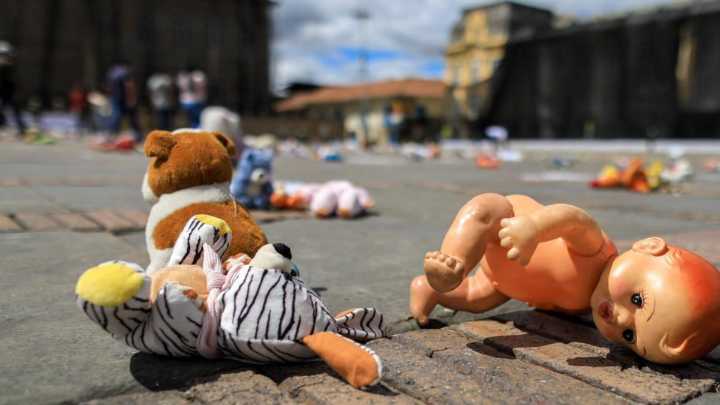 Nuevos detalles sobre tragedia que causó un hombre armado y disfrazado de payaso en Halloween; Policía lo busca por muerte de niña de 8 años en Valle