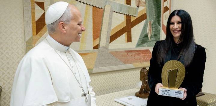 Papa León XIV recibió a Laura Pausini en el Vaticano y le confiesa ser su fan desde hace más de 30 años