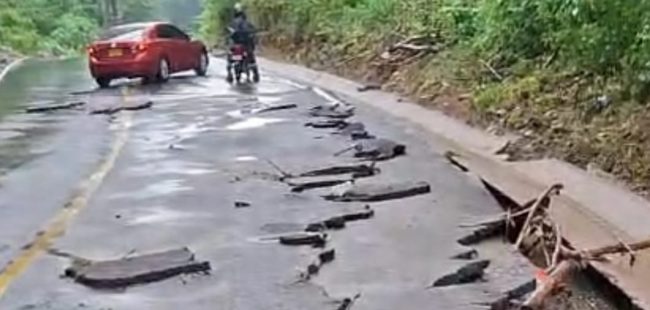 No aguantó el primer aguacero: se dañó nueva vía La Paz
