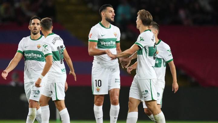 El Elche, obligado a hacer noche en Barcelona