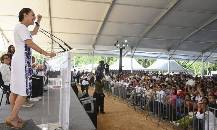 Sheinbaum afirma que el Tren Maya de carga bajará el precio de gasolina en sur de México