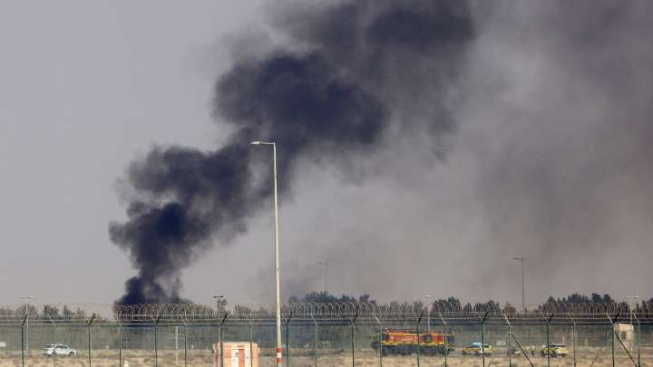 Muere el piloto de un avión de combate en plena exhibición aérea en Dubái
