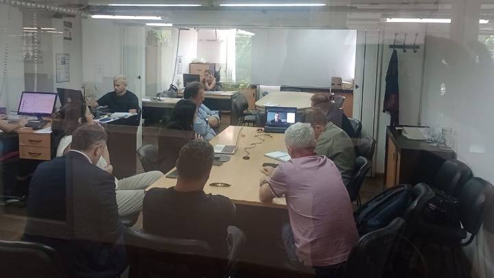 Vassalli: los dueños dicen que no pueden pagar salarios y que quieren vender la firma