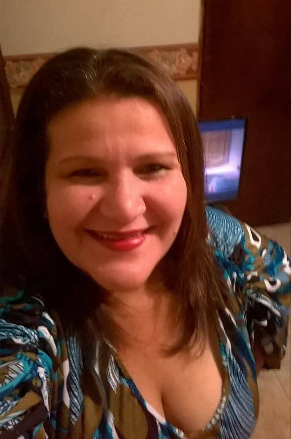 Mujer es asesinada a puñaladas y estrangulada para robarle su vehículo