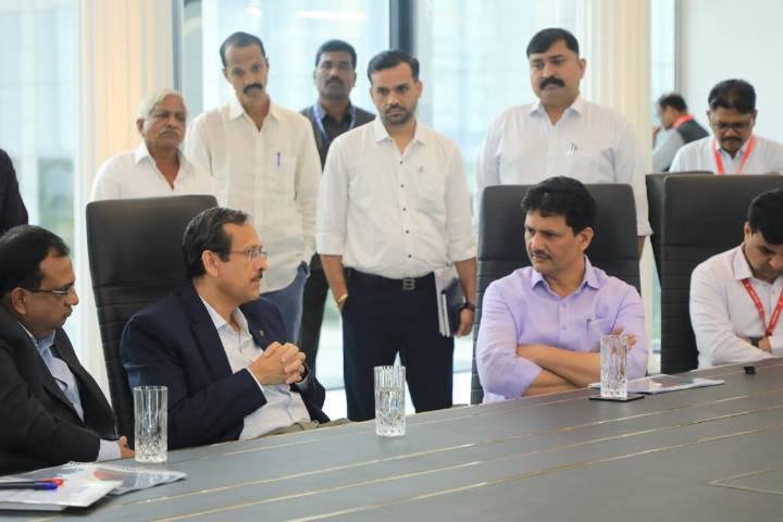 Pune: Health Minister Prakash Abitkar Urges Serum Institute to Lead Cervical Cancer Vaccination Initiative