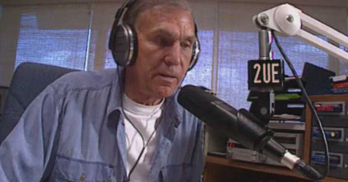 John Laws death: NSW Premier Chris Minns would 'love' state funeral for John Laws