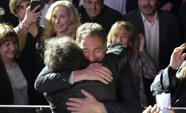 Javier Milei inaugura nuevo gabinete antes de volver a viajar a EEUU