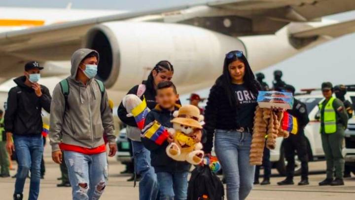 Regresan a Venezuela 298 migrantes en un vuelo de repatriación proveniente de EE.UU.