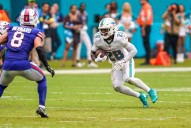 Deadspin | Dolphins ride RB De'Von Achane into NFL's historic Madrid game with Commanders