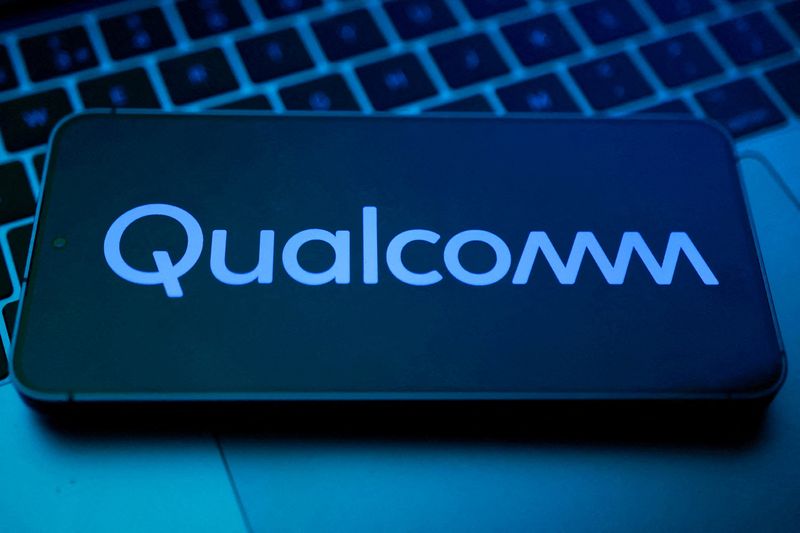 Qualcomm forecasts fourth-quarter results above estimates as smartphone demand bounces back