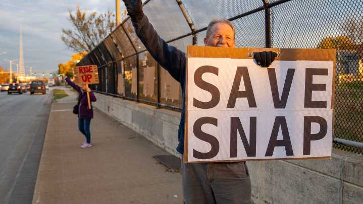 Shutdown makes history as longest ever: Live updates