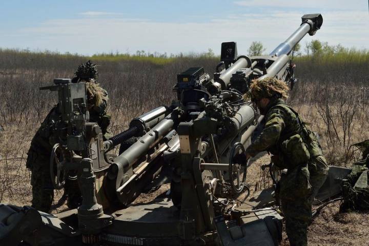 CFB Shilo troops conduct urban mobility drills in Brandon during LIMBER GUNNER
