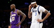 Lakers hold off Mavs in Anthony Davis' return to Los Angeles