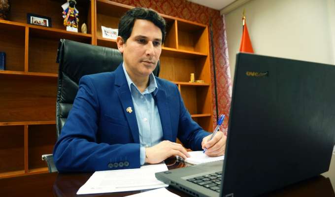 PJ declara reo contumaz a César Combina por ausentarse en juicio y ordena su captura