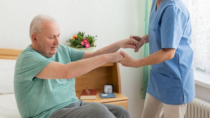 Mejorar la fuerza del tronco protege la columna y permite mantener la autonomía