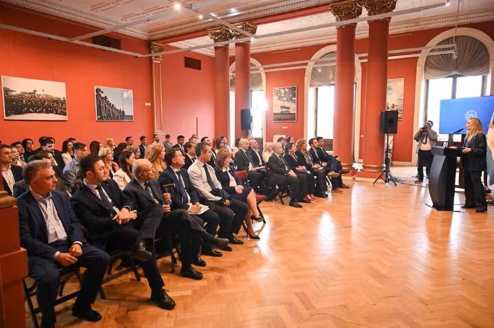 Milei muestra músculo político: convoca a más de 100 legisladores en Casa Rosada antes del debate por las reformas