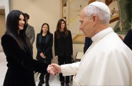 Laura Pausini regala canción inédita a León XIV en el Vaticano